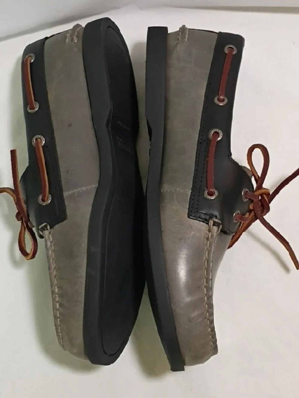 Sperry Men’s Gray Leather Boat Shoes with Brown Leather Laces Size 8.5 EUC